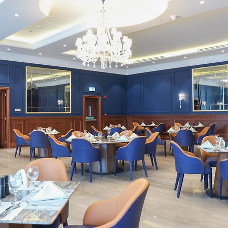 The Bentley Luxury Hotel & Suites Doha Bagian luar foto The restaurant