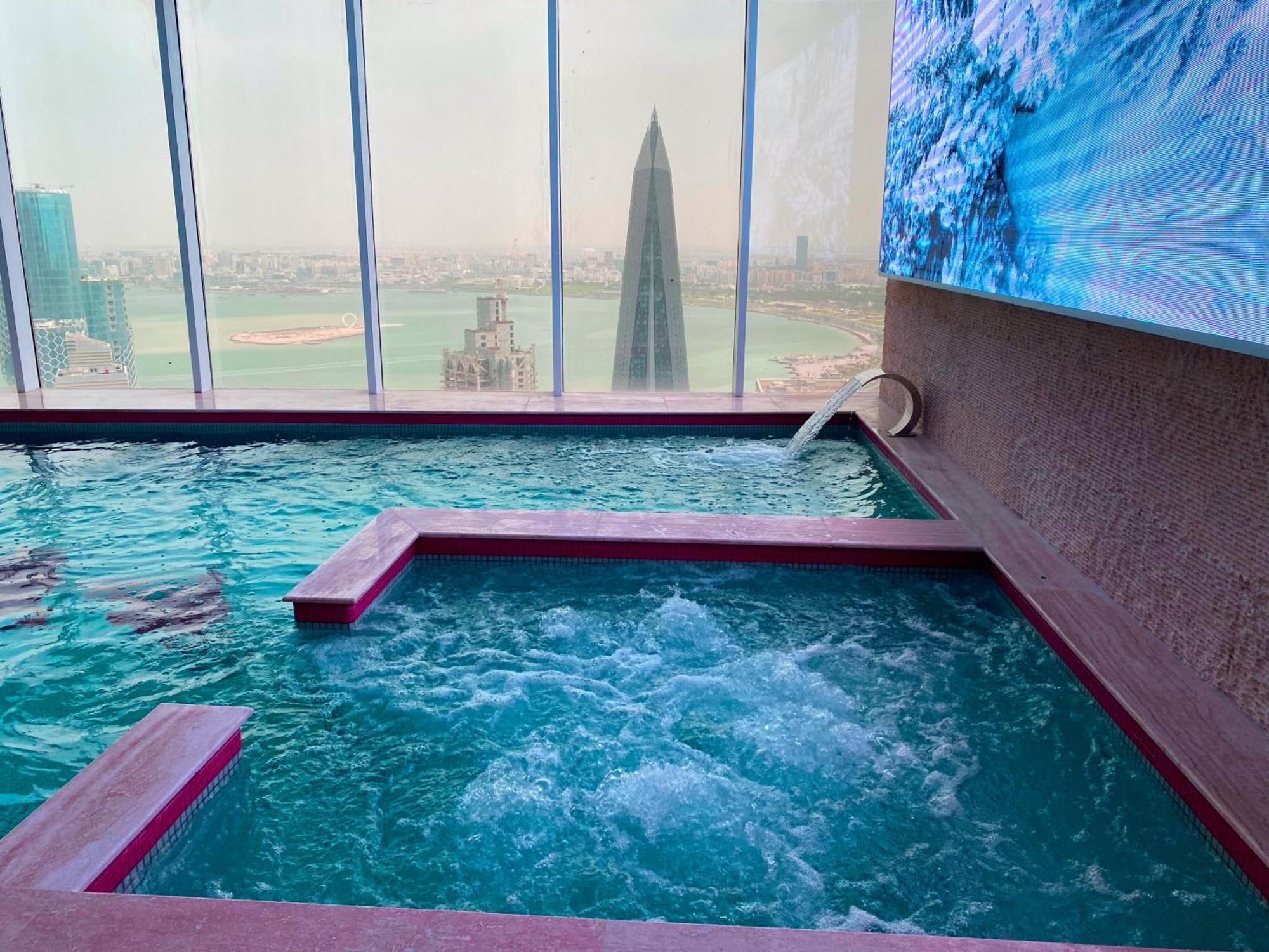 The Bentley Luxury Hotel & Suites Doha Bagian luar foto The swimming pool at the Ritz-Carlton, Riyadh